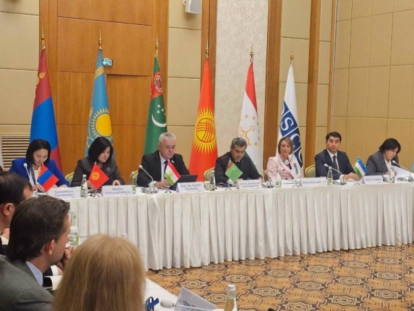 Nishasti-vazironi-maorifi-davlat-oi-Osiyoi-Markaz-va-Mu-uliston-barguzor-gardid