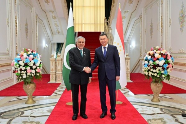 Sarvaziri-mamlakat-o-ir-Rasulzoda-bo-muovini-Sarvazir-vaziri-kor-oi-hori-ii-Pokiston-Is-o-Dor-mulo-ot-namud-4