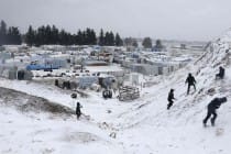Беженцы в Сирии и Ливане жалуются на ударившие морозы