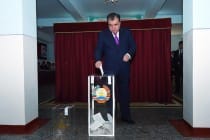 اشتراک پیشوای ملت در  همه پرسی  همگانی برای وارد کردن تغییرات و اضافات در قانون اساسی جمهوری تاجیکستان