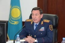 سفیر تاجیک به وزیر کشور قزاقستان مدال”90 سالگی عدلیه تاجیکستان” را تقدیم کرد