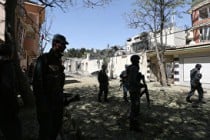 والی قندهار و سفیر امارات در افغانستان دو انفجار در مهمانخانه والی قندهار  زخمی شدند