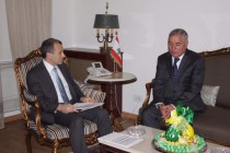سفیر تاجیکستان در لبنان رونویس استوارنامه خودرا تسلیم وزیر خارجه این کشور کرد
