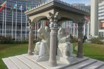 در حیاط بنای سازمان ملل متحد در وین مجسمه اندیشمندان بزرگ تاجیک گذاشته شد