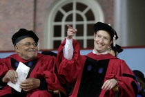 زاکربرگ پس از 12 سال ترک هاروارد مدرک افتخاری دریافت کرد