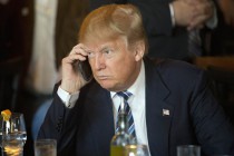 دونالد ترامپ شماره تلفن موبایل خود را به رهبران کشور های جهان می دهد