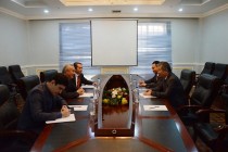 نظام الدین زاهدی و یو بن در مورد همکاری تاجیکستان و چین در چارچوب سازمان همکاری شانگهای تبادل افکار کردند