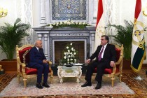 امامعلی رحمان، رئیس جمهوری تاجیکستان با مبشر جاوید اکبر، وزیر دولت هند در امور روابط خارجی ملاقات کردند
