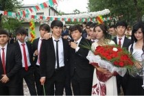 در مکاتب تحصیلات متوسط تاجیکستان سال تحصیل پایان یافت