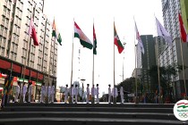 پرچم تاجیکستان در بازیهای آسیا در شهر جاکارتا پرافشان شد