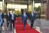ساارانبای ژاانبیکف، رئیس جمهوری  قرقیزستان به دوشنبه آمد