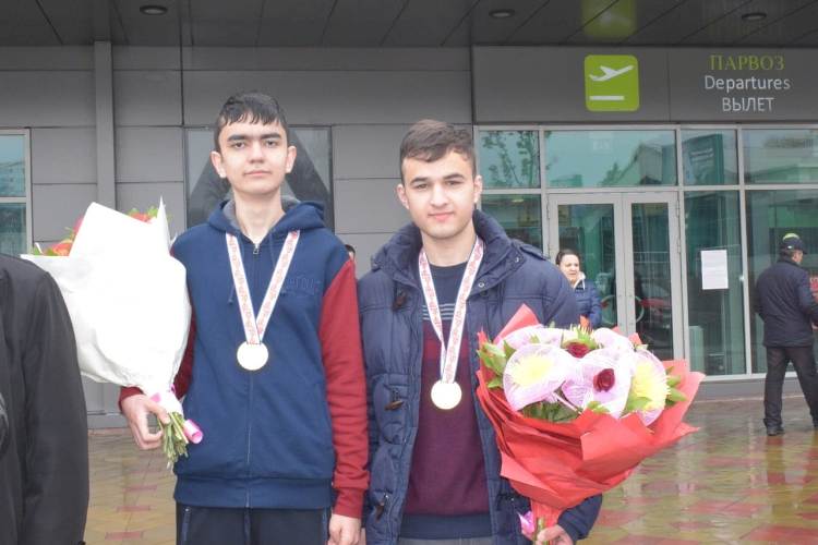 دلیر پیراف، دانش آموز لیسیوم-اینترنت تاجیکستان و روسیه موسوم به “حاتم و پو” حق شرکت در دور نهای آزمون فناوری نانو کسب کرد