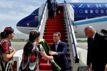 نوروز اسماعیل اوغلو ممیداف، نخست وزیر آذربایجان برای شرکت در همایش سران کشورهای اعضای کنفزانس تعامل و اعتماد سازی در آسیا به دوشنبه تشریف آورد