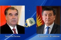 امامعلی رحمان، رئیس جمهوری تاجیکستان با سورونبای جینبکوف، رئیس جمهوری قرقیزستان صحبت تلفنی انجام دادند