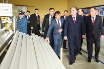امامعلی رحمان، رئیس جمهوری تاجیکستان کارخانه خصوصی تولید لوله های پلاستیکی را در شهر بوستان استان سغد افتتاح کردند