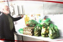 مهاجران جویای کار تاجیک در آلماتی با مواد مواد غذایی و ضد عفونی کننده های پزشکی تامین شدند