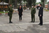 معاون نخست وزیر تاجیکستان از واحدهای نظامی کشور بازدید کرد
