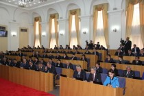 در پارلمان تاجیکستان سه فراکسیون احزاب سیاسی و یک گروه نمایندگان غیرحزبی ثبت نام شدند