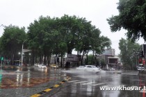 آب و هوا: امروز در تاجیکستان هوا ابری شده، باران می‌بارد