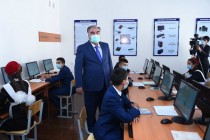امامعلی رحمان، رئیس جمهوری تاجیکستان مکتب متوسط شماره 9 را در شهرک وامار ناحیه روشان افتتاح کردند