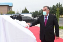 امامعلی رحمان، رئیس جمهوری تاجیکستان میدان پرچم ملی در ناحیه شهرنو را افتتاح کردند