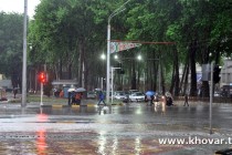 امروز در تاجیکستان دمای هوا تا 6-8 درجه کاهش می یابد و باران می بارد