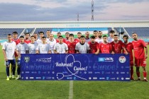 تیم های ملی تاجیکستان و ازبکستان در دیداری دوستانه به مصاف هم رفتند