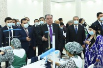 امامعلی رحمان، رئیس جمهور جمهوری تاجیکستان مجتمع تجاری “نوروز” را در ناحیه جلال الدین بلخی افتتاح کردند