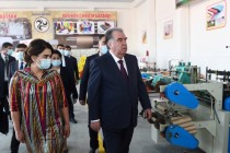 امامعلی رحمان، رئیس جمهور جمهوری تاجیکستان کارخانه جدید تولید محصولات پلی اتیلن را در بوستان مورد بهره برداری قرار دادند