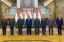 امامعلی رحمان، رئیس جمهور جمهوری تاجیکستان با سران هیئت های جلسه شورای وزیران دفاع سازمان پیمان امنیت جمعی ملاقات کردند