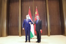 وزرای خارجه تاجیکستان و چین در شیان دیدار کردند