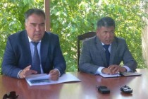 رجببای احمدزاده، رئیس استان سغد تاجیکستان با عبدالکریم علیمبایف، رئیس استان باتکن قرقیزستان دیدار کرد