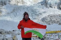 اولین کوهنورد از تاجیکستان بالاترین نقطه سیاره – اورست را فتح کرد