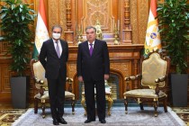 امامعلی رحمان، رئیس جمهور جمهوری تاجیکستان با شاه محمود قریشی، وزیر امور خارجه جمهوری اسلامی پاکستان دیدار کردند