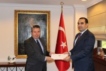 سفیر تاجیکستان در ترکیه نسخه استوارنامه خود را به معاون وزیر امور خارجه این کشور تسلیم کرد