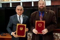 یادداشت تفاهم بین کمیته توسعه گردشگری تاجیکستان و انجمن گردشگری امضا شد