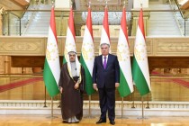 امامعلی رحمان، رئیس جمهور جمهوری تاجیکستان با مروان عبدالله الغانم، مدیرکل صندوق کویت در امور توسعه اقتصادی کشورهای عربی دیدار کردند