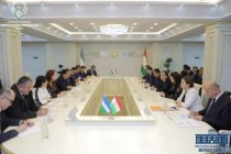 گروه کاری وزارت کار، مهاجرت و اشتغال تاجیکستان در ازبکستان قرار دارد