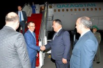 مولن آشیمبایف، رئیس مجلس سنای جمهوری قزاقستان با سفر رسمی وارد دوشنبه شد