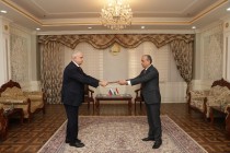 سفیر روسیه در تاجیکستان نسخه استوارنامه خود را به وزارت امور خارجه تسلیم کرد