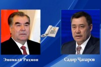 امامعلی رحمان، رئیس جمهور جمهوری تاجیکستان با صدیر جپاروف، رئیس جمهور جمهوری قرقیزستان گفتگوی تلفنی انجام دادند