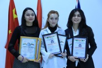 برندگان المپیاد بین المللی توسط دانشگاه دولتی زبان های تاجیکستان تقدیر شدند