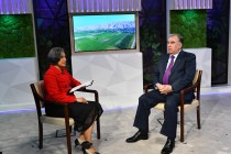 امامعلی رحمان، رئیس جمهور جمهوری تاجیکستان با خبرنگار تلویزیون سازمان ملل مصاحبه انجام دادند