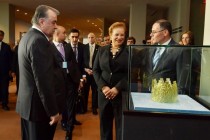 امامعلی رحمان، رئیس جمهور جمهوری تاجیکستان در مراسم اهدای هدیه دولت تاجیکستان به سازمان ملل متحد شرکت کردند