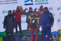 اسکی رانی در کوهستان. ورزشکار جوان تاجیکستانی در دومین دوره بازی های زمستانی آسیای به مدال طلا دست یافت