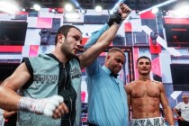 بهادور عثمان اف، ورزشکار سرشناس تاجیکستان در مسابقه “RCC Boxing Fest” بر حریف خود آرتیوم پوگاچ پیروز شد