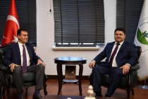 رئیس ناحیه دنغره استان ختلان تاجیکستان با رئیس ناحیه عثمانگزی استان بورسا دیدار و گفتگو کرد