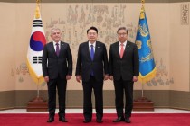 سفیر تاجیکستان استوارنامه خود را به رئیس جمهور جمهوری کره تسلیم کرد