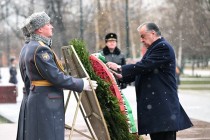 امامعلی رحمان، رئیس جمهور جمهوری تاجیکستان بر پایه سرباز گمنام در مسکو تاج گل گذاشتند