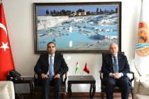 سفیر تاجیکستان در ترکیه با فرماندار منطقه دنیزلی دیدار کرد